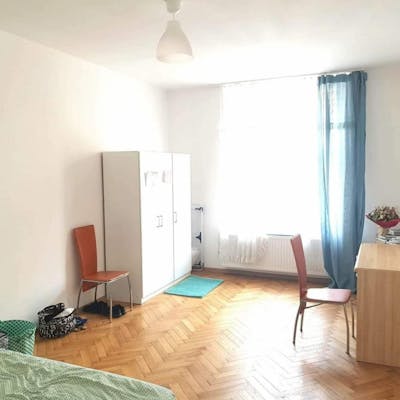 Comfortable double bedroom in a 3-Bedroom apartment, close to Galeria Kazimierz
