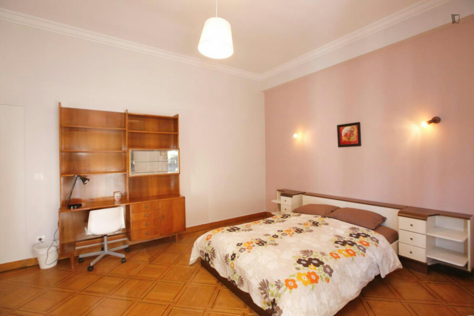 Spacious double bedroom with a balcony, near University of Economics and Business