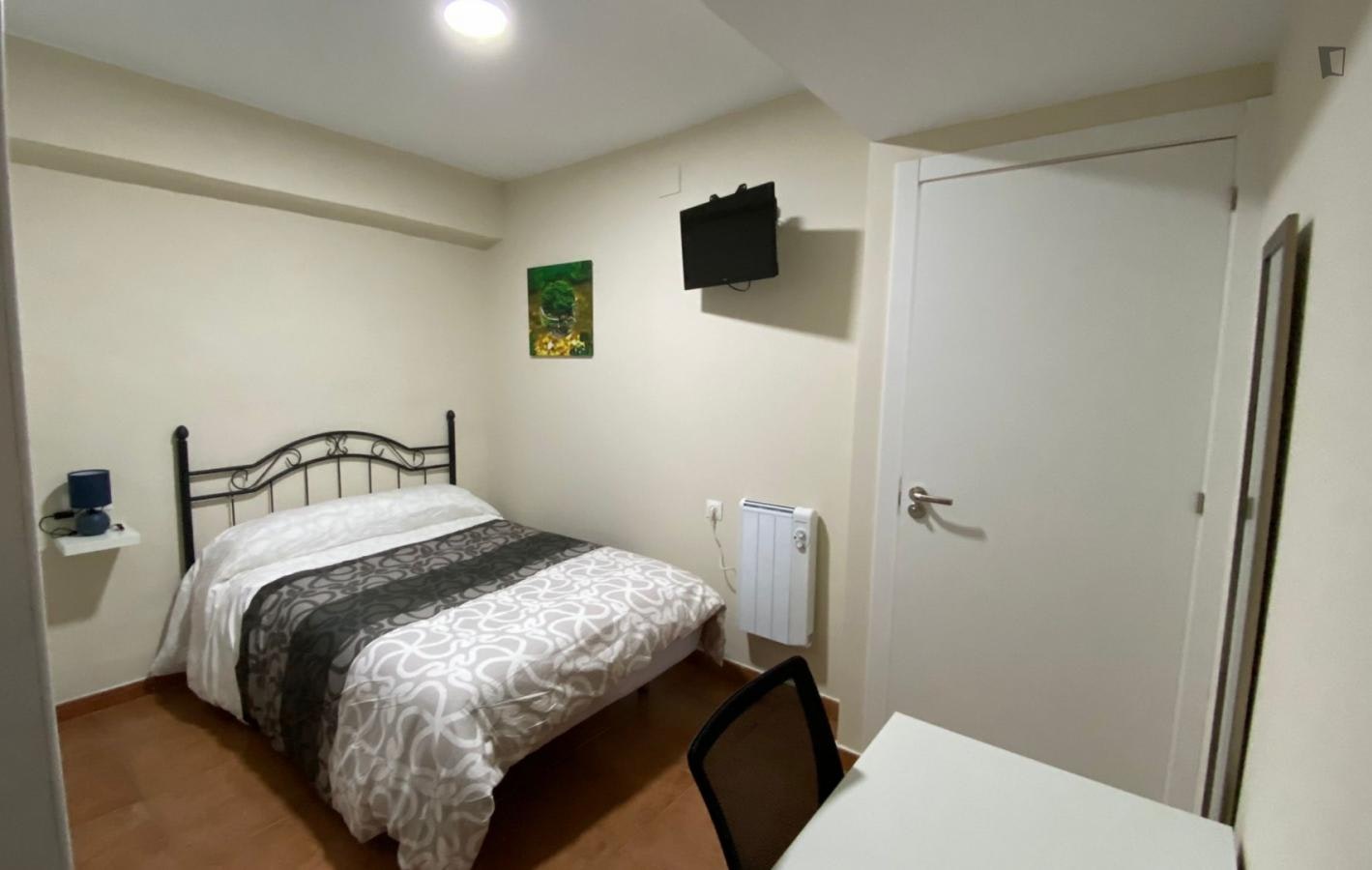 Comfy double bedroom close to Facultad de Bellas Artes