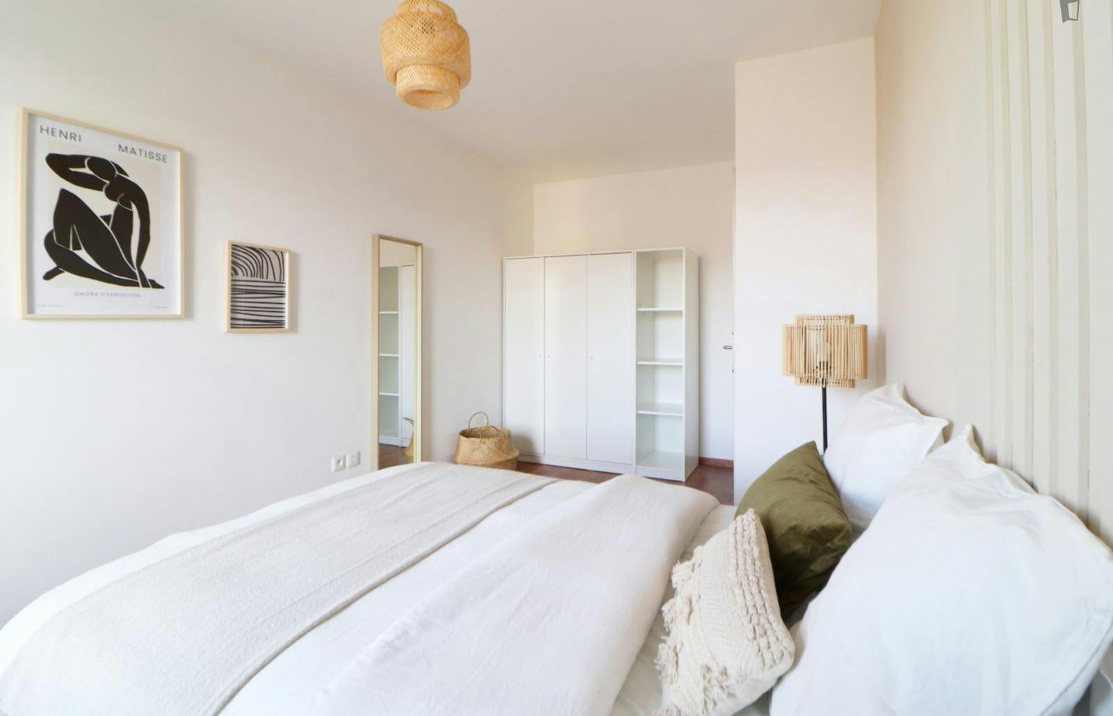 Charming double bedroom in a 4-bedroom apartment, close to École Nationale Supérieure des Arts et Métiers