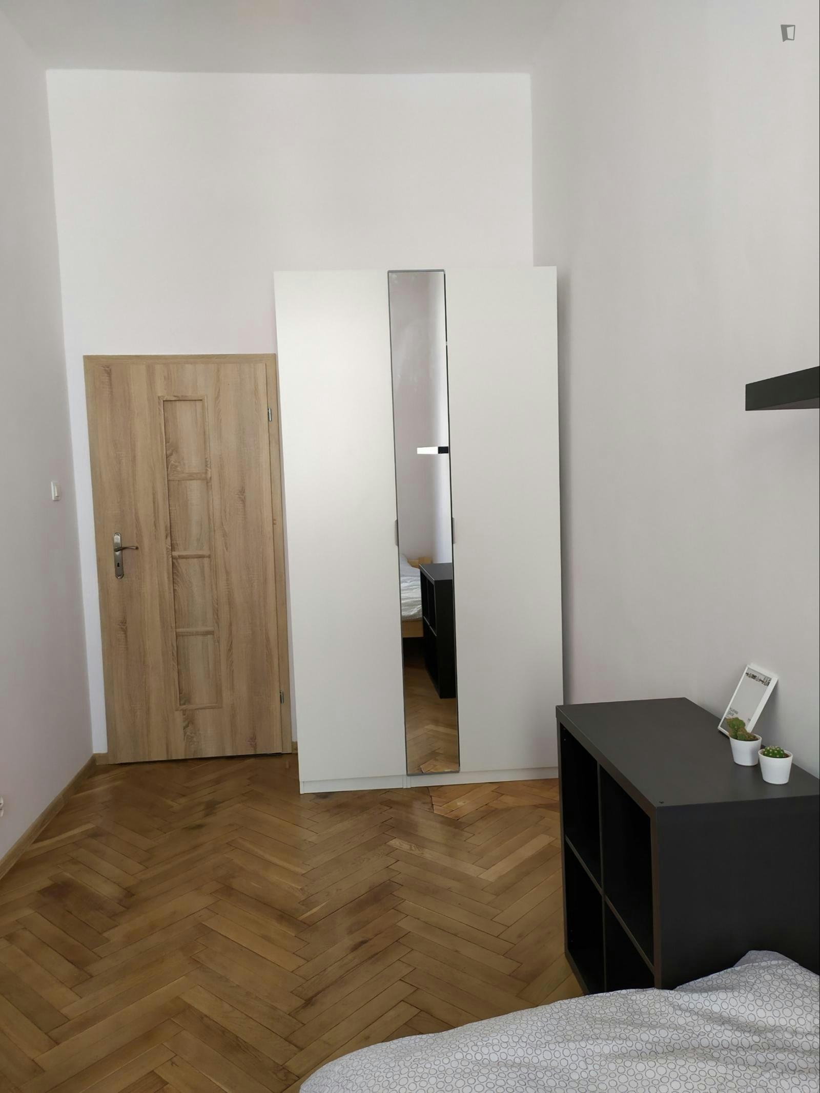 Luminous single bedroom in Śródmieście
