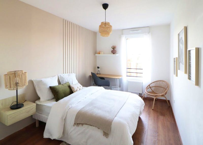 Elegant room of 14 m² for rent in coliving in Lille - LIL02