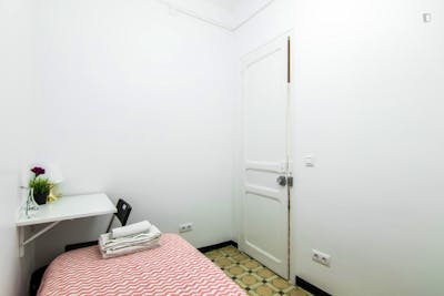 Cosy single bedroom in a modern flat with balcony, close to Collblanc metro station  - Gallery -  3