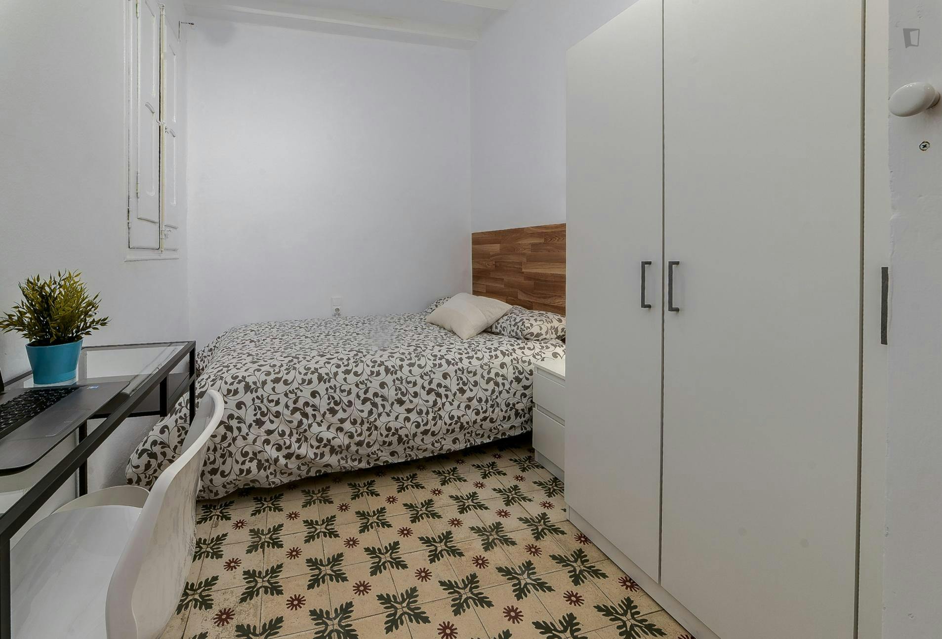 Double bedroom close to Urquinaona metro station