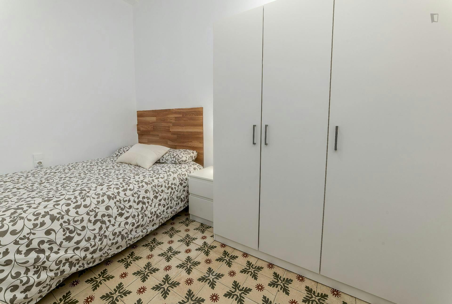 Double bedroom close to Urquinaona metro station
