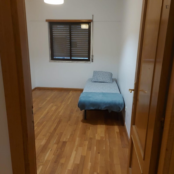 Nice single bedroom in Quinta do Conde, next to Coina train station