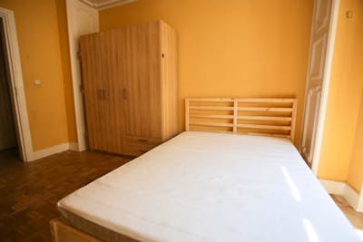 Double bedroom in Madrid's beautiful Palacio district  - Gallery -  2