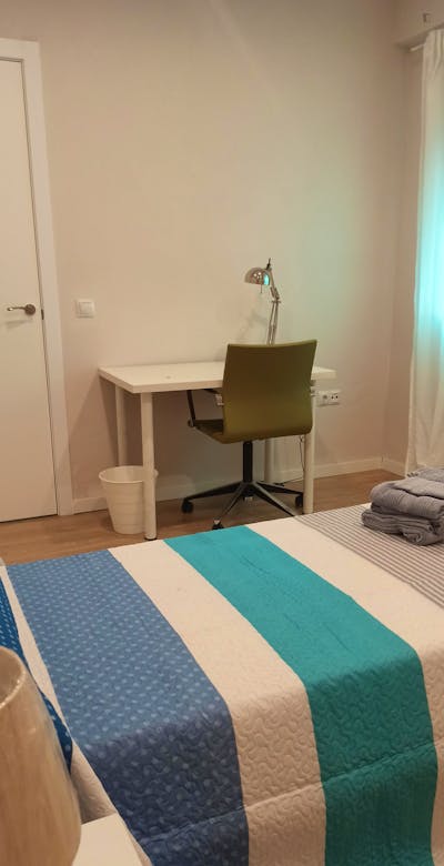 The bedroom could be single or twin, is located near Puente de Triana  - Gallery -  3