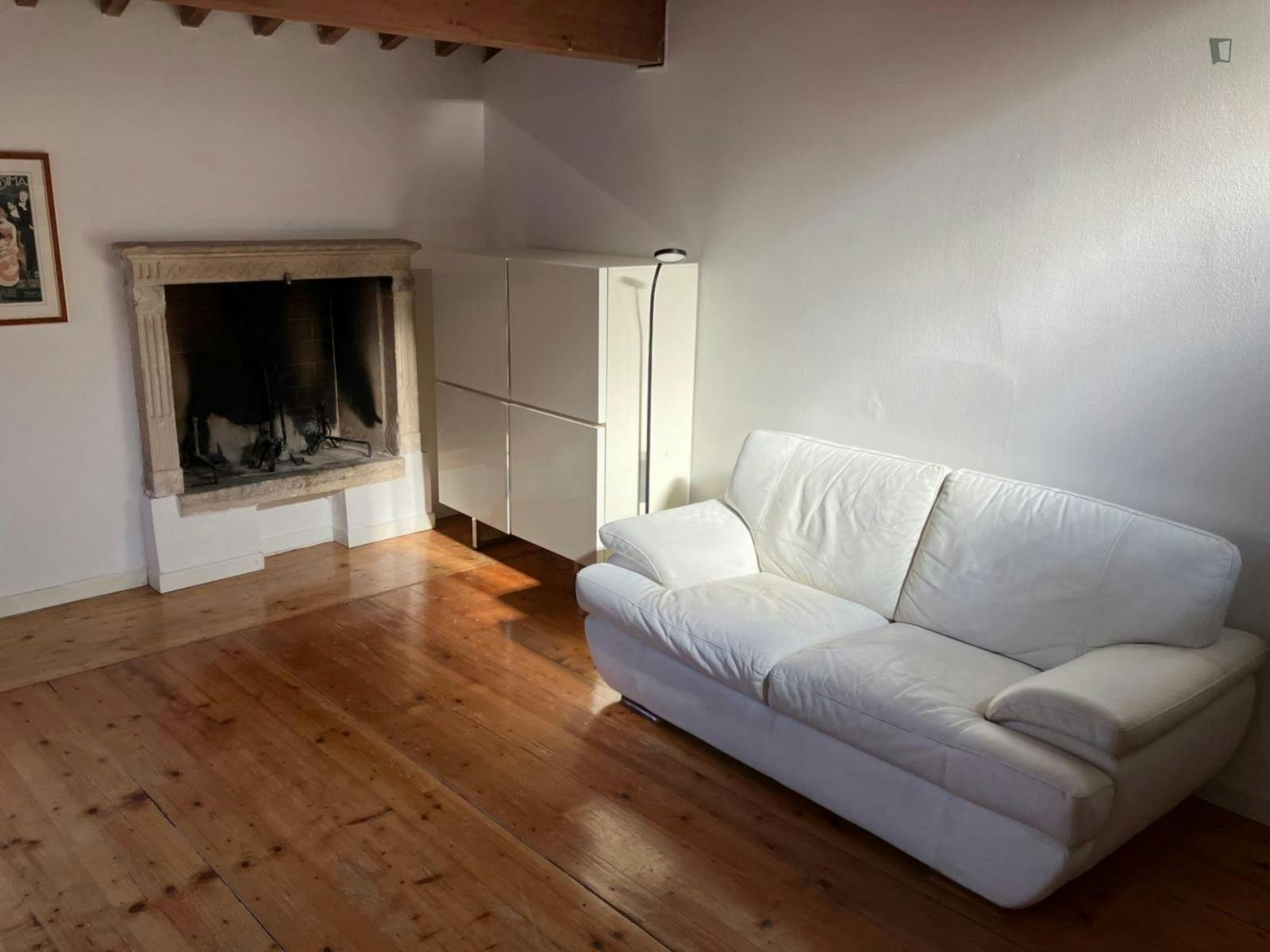 Elegant 2 Bedroom apartment close to university of Verona