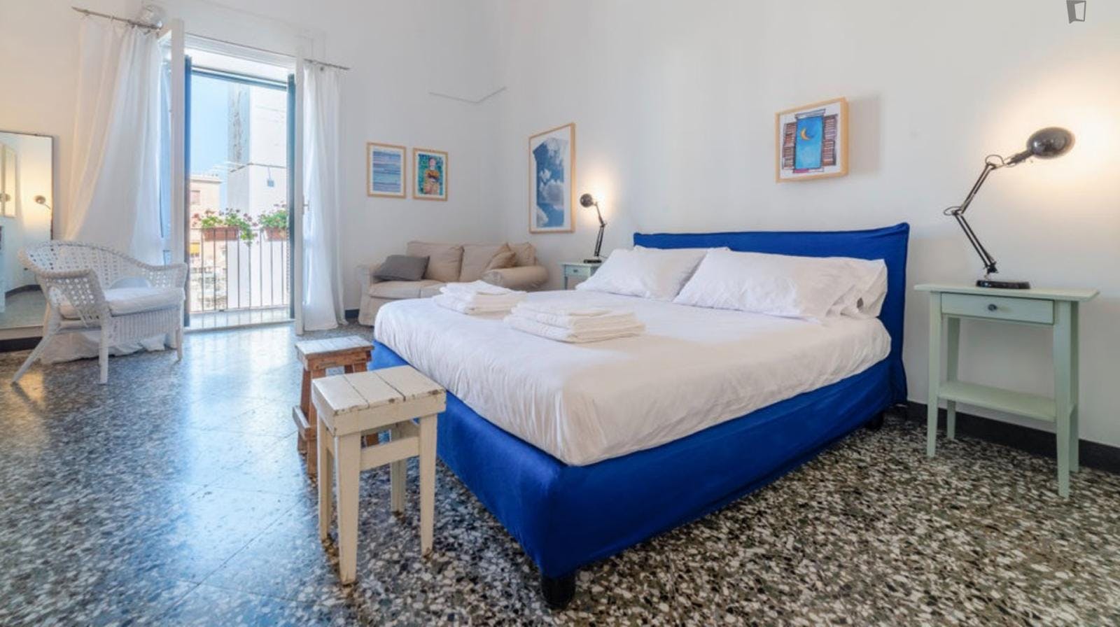 Cute 2-bedroom apartment next to Castello Carlo V