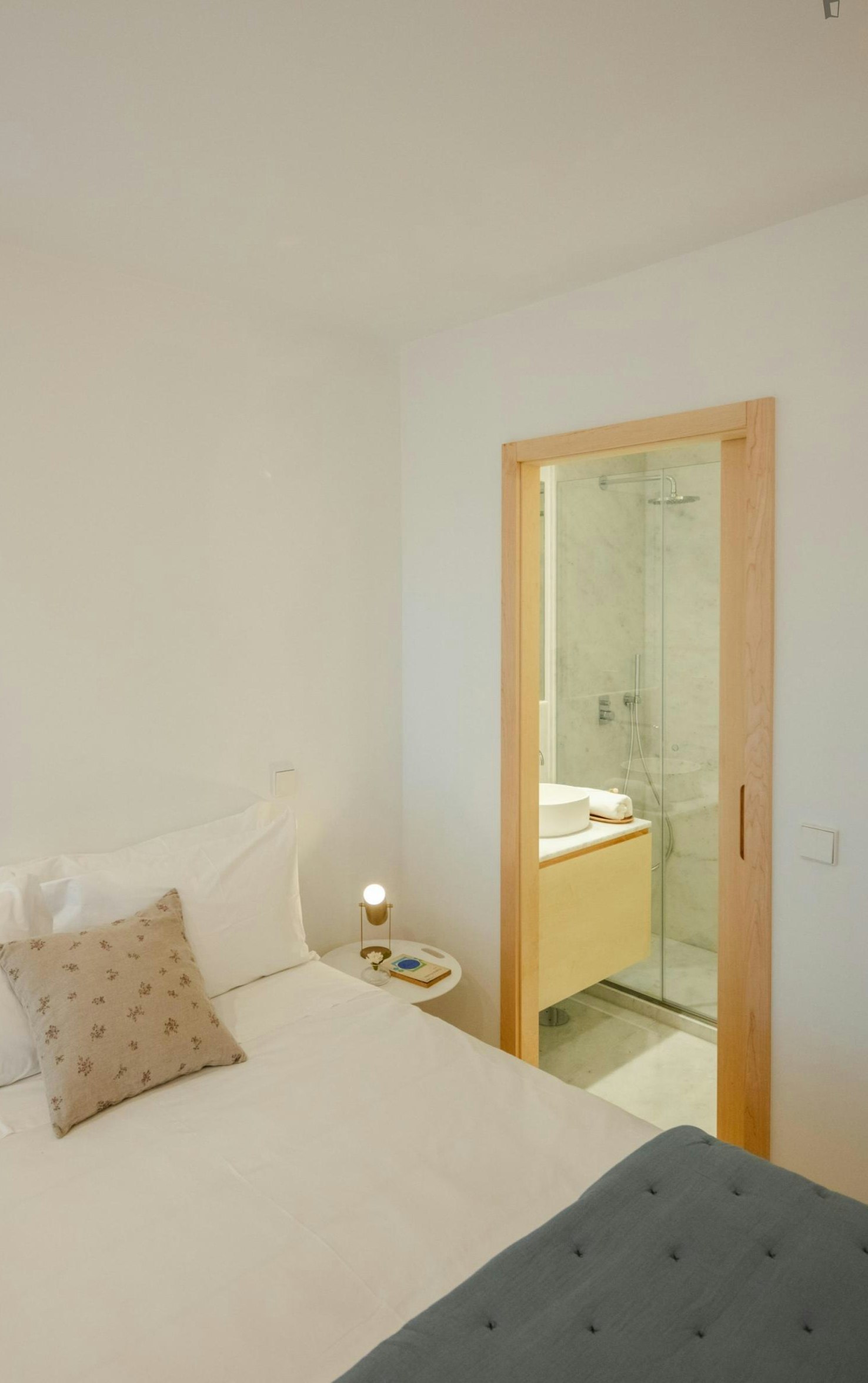 Amazing double ensuite bedroom in a charming house