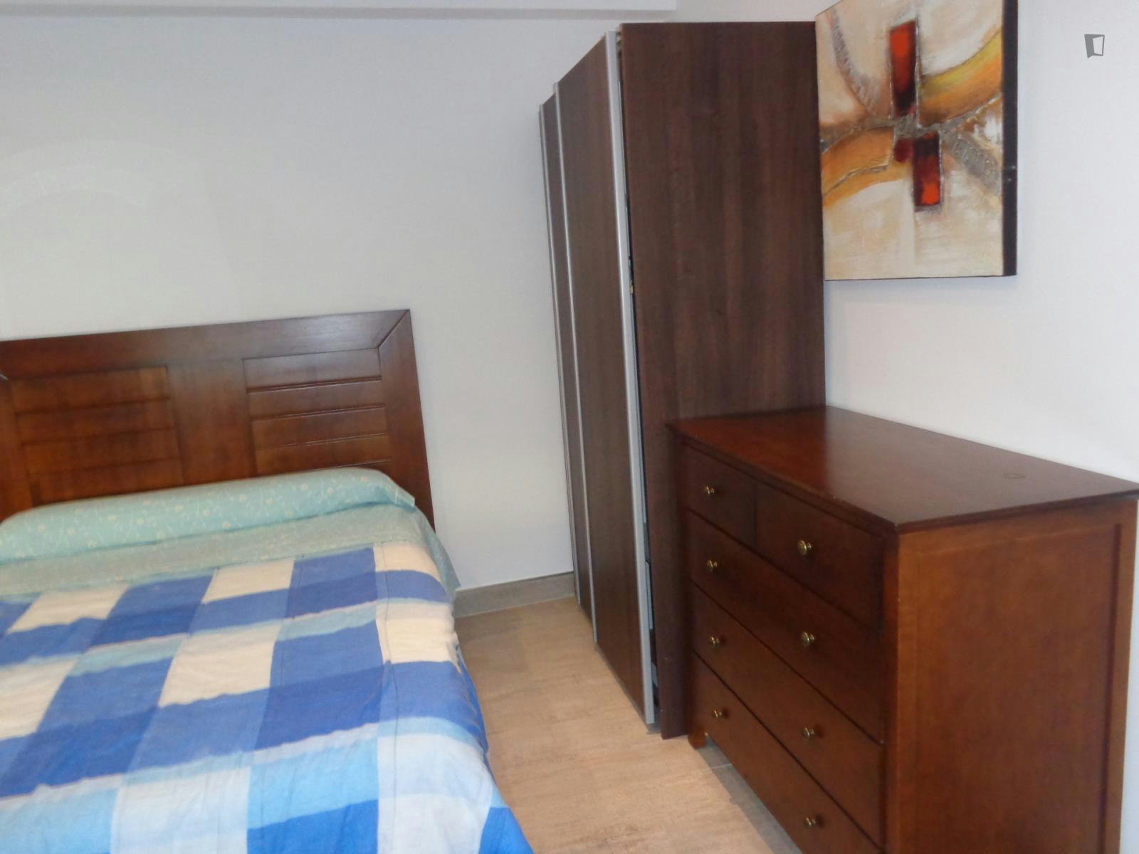 Comfortable single bedroom close to Universidad de Cantabria