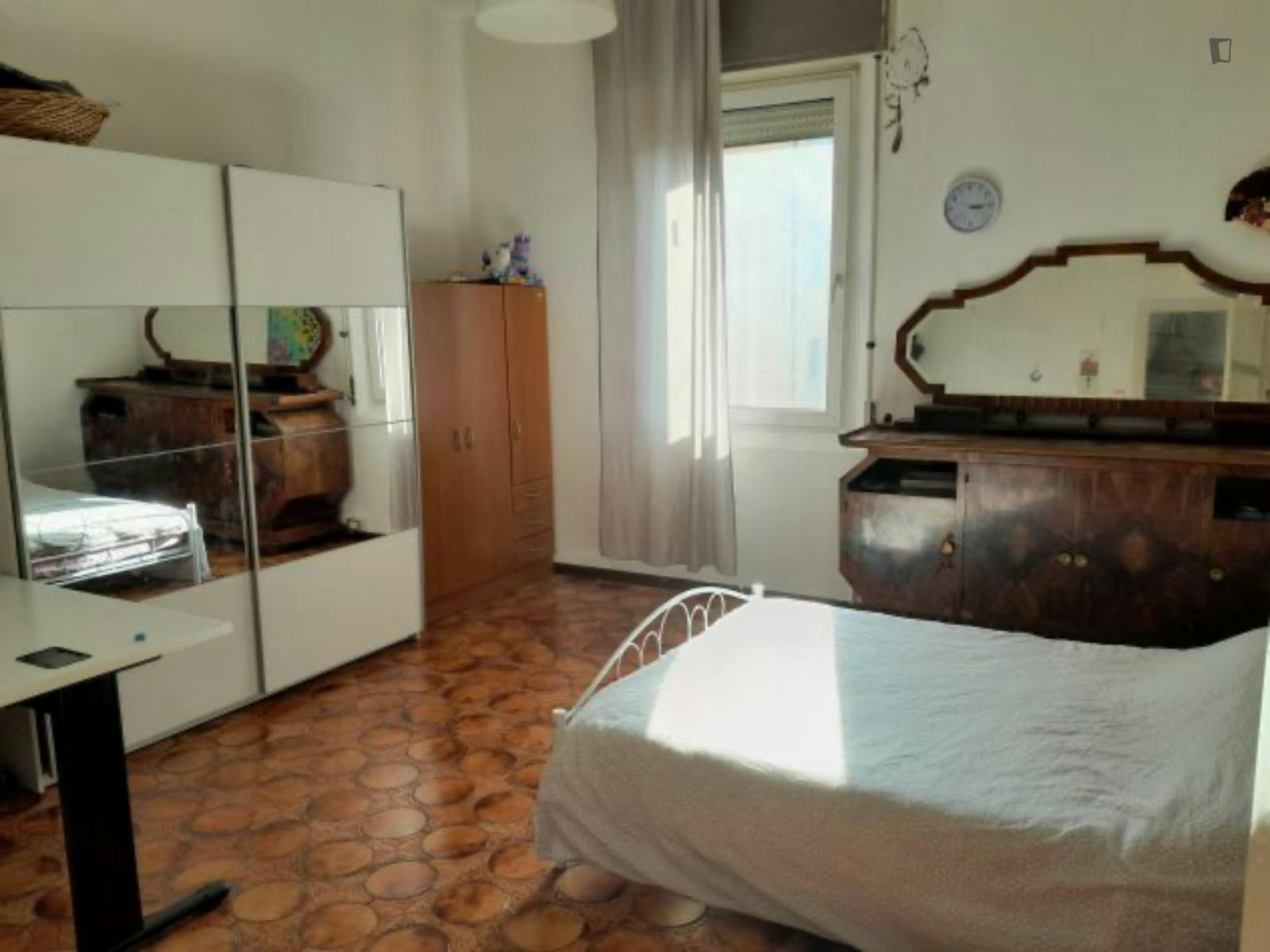 Bright Double Bedroom In Bologna Near Central Station And Via Indipendenza