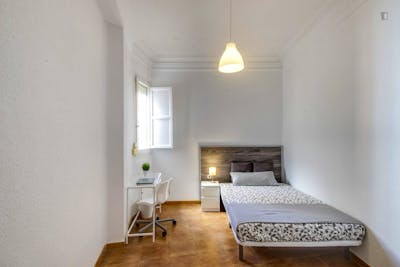 Snug double bedroom in historic Ciutat Vella  - Gallery -  1