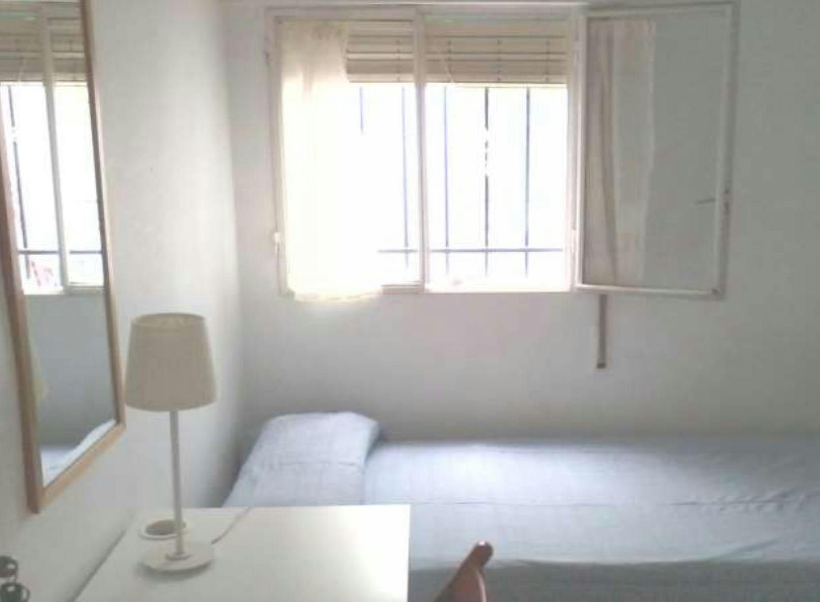 Cool single bedroom close to Facultad Bellas Artes
