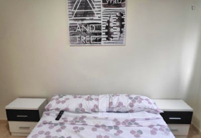 Nice single bedroom near Buenos Aires Metro Station  - Gallery -  1