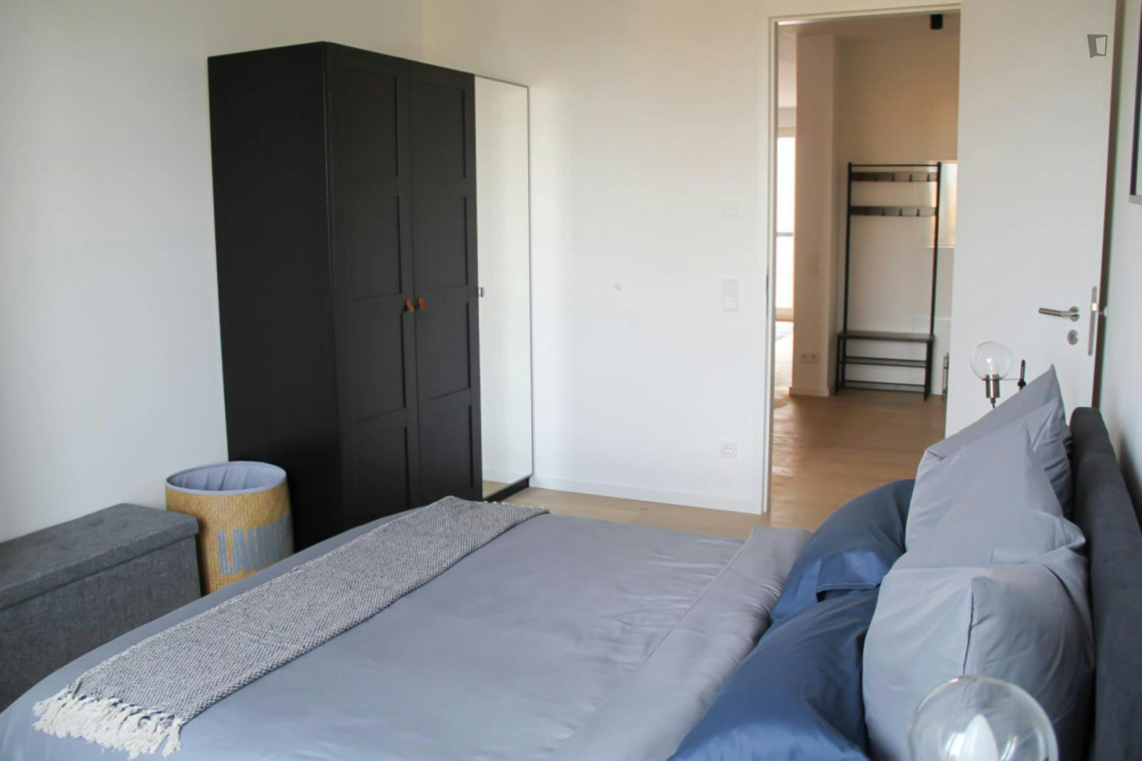 Bright 1-bedroom apartment close to Bornholmer Straße metro station