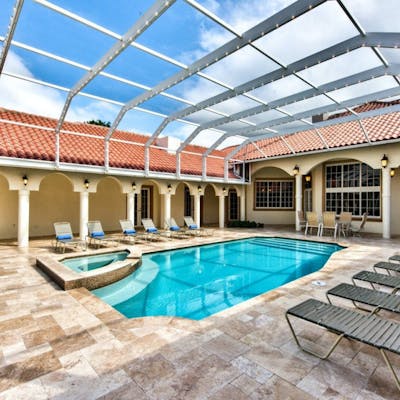 Outstanding Luxury House w/ Backyard + Pool