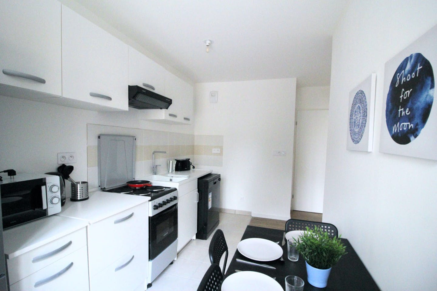 Spacious 4 bedroom apartment located in Clichy