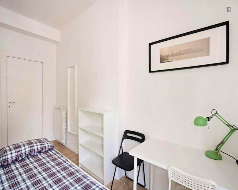 Bright double bedroom in a 4-bedroom apartment close to Primaticcio metro station