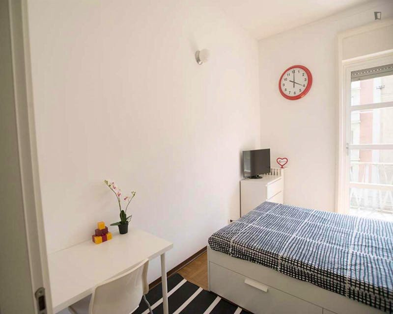 Homely double bedroom near the Porta Venezia metro