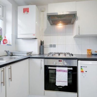 Chic 1BR Apartment in the Bustling Suburb of Hounslow