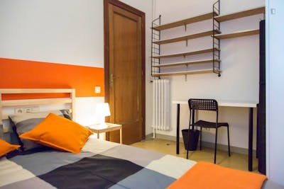 Double bedroom in a 6-bedroom apartment near Passeig de Gràcia metro station  - Gallery -  1