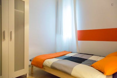 Double bedroom in a 6-bedroom apartment near Passeig de Gràcia metro station  - Gallery -  3