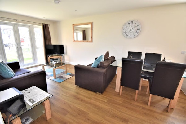 Heathrow Living Serviced Apartments by Ferndale - HL08