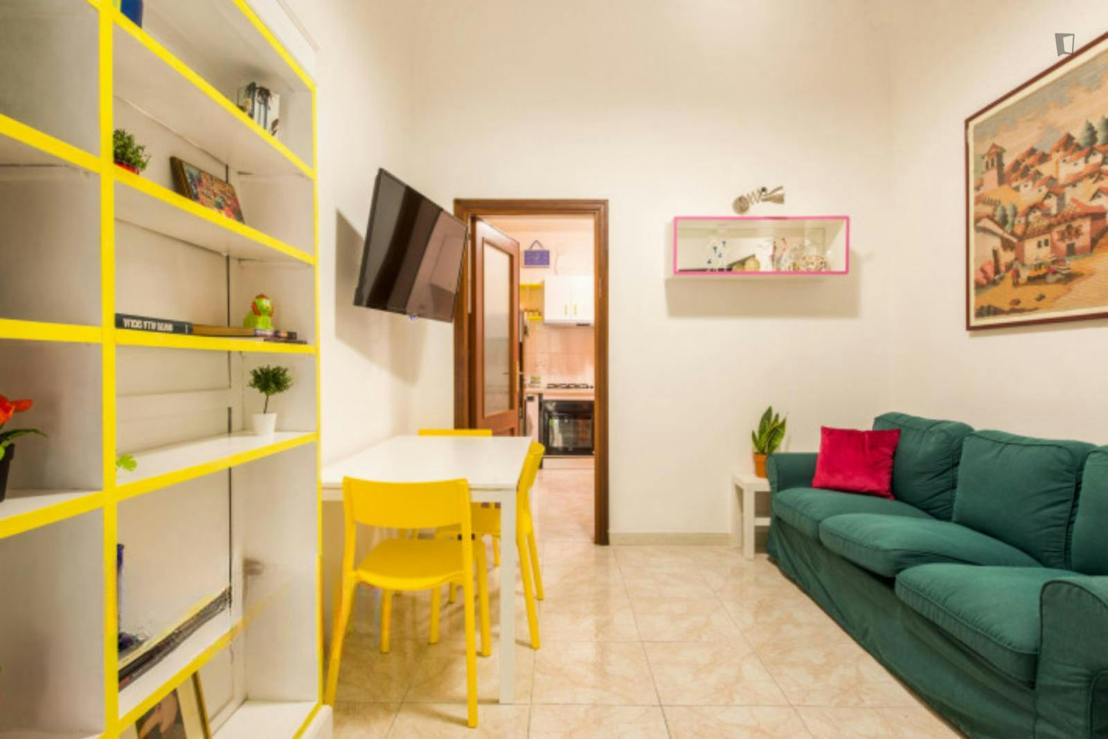 Cosy 1-bedroom apartment close to Politeama Theater