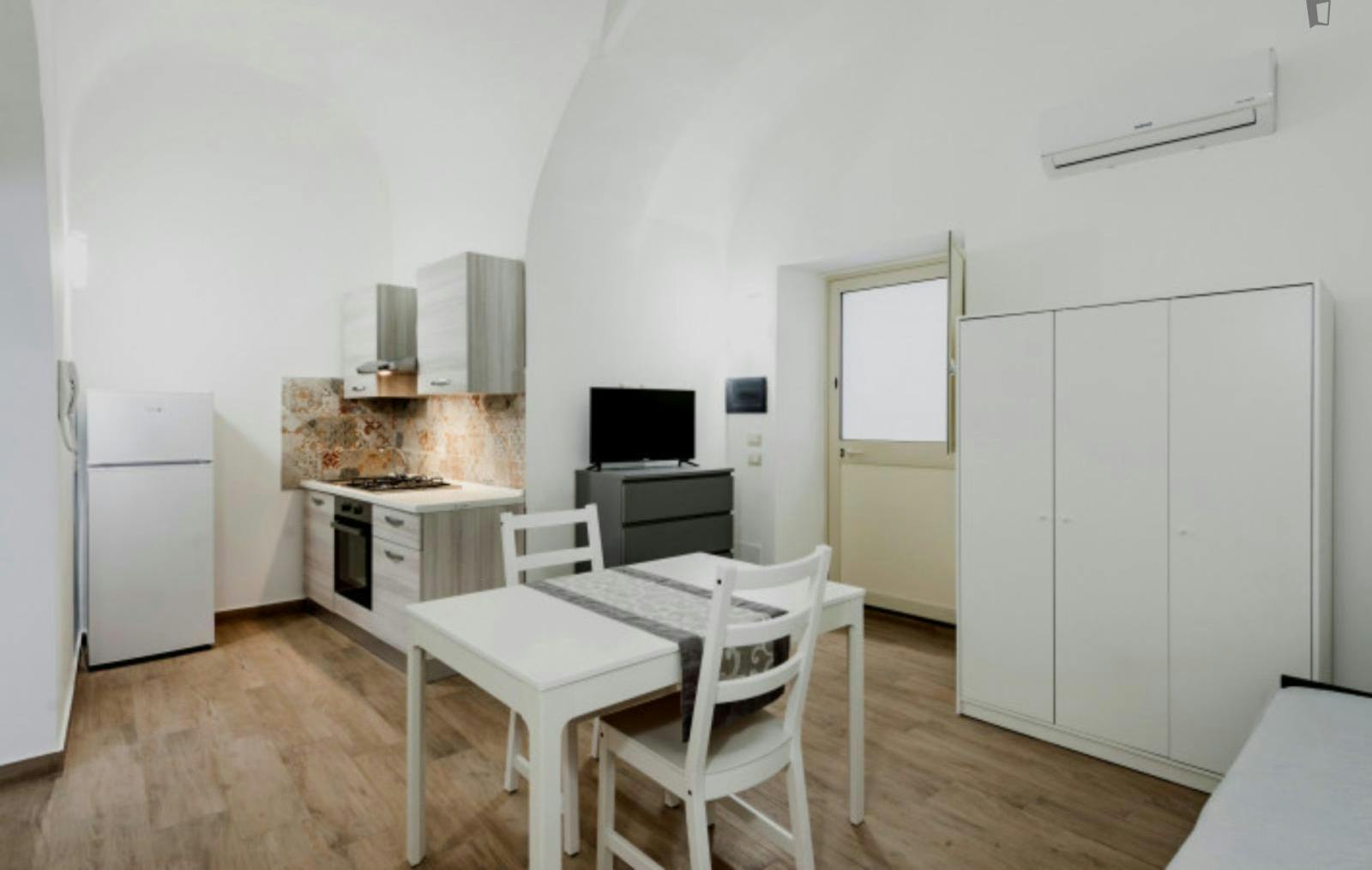 Cosy 1-bedroom apartment close to the port of Catania