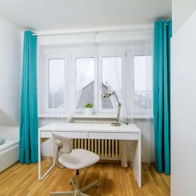 Cute single bedroom in a 5-bedroom apartment in Jezerka