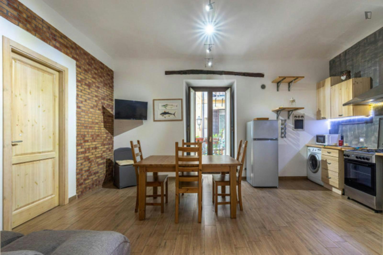 Cosy 1-bedroom apartment close to Palermo central station 