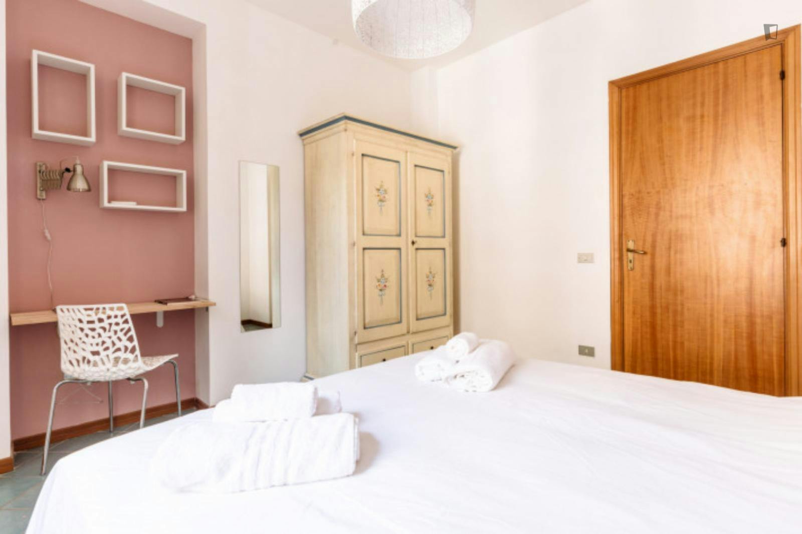 Charming 2-bedroom apartment with balcony close to Palermo Lolli train station