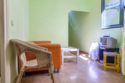 Single bedroom in well-located 9-bedroom in the south of Malasaña  - Gallery -  3
