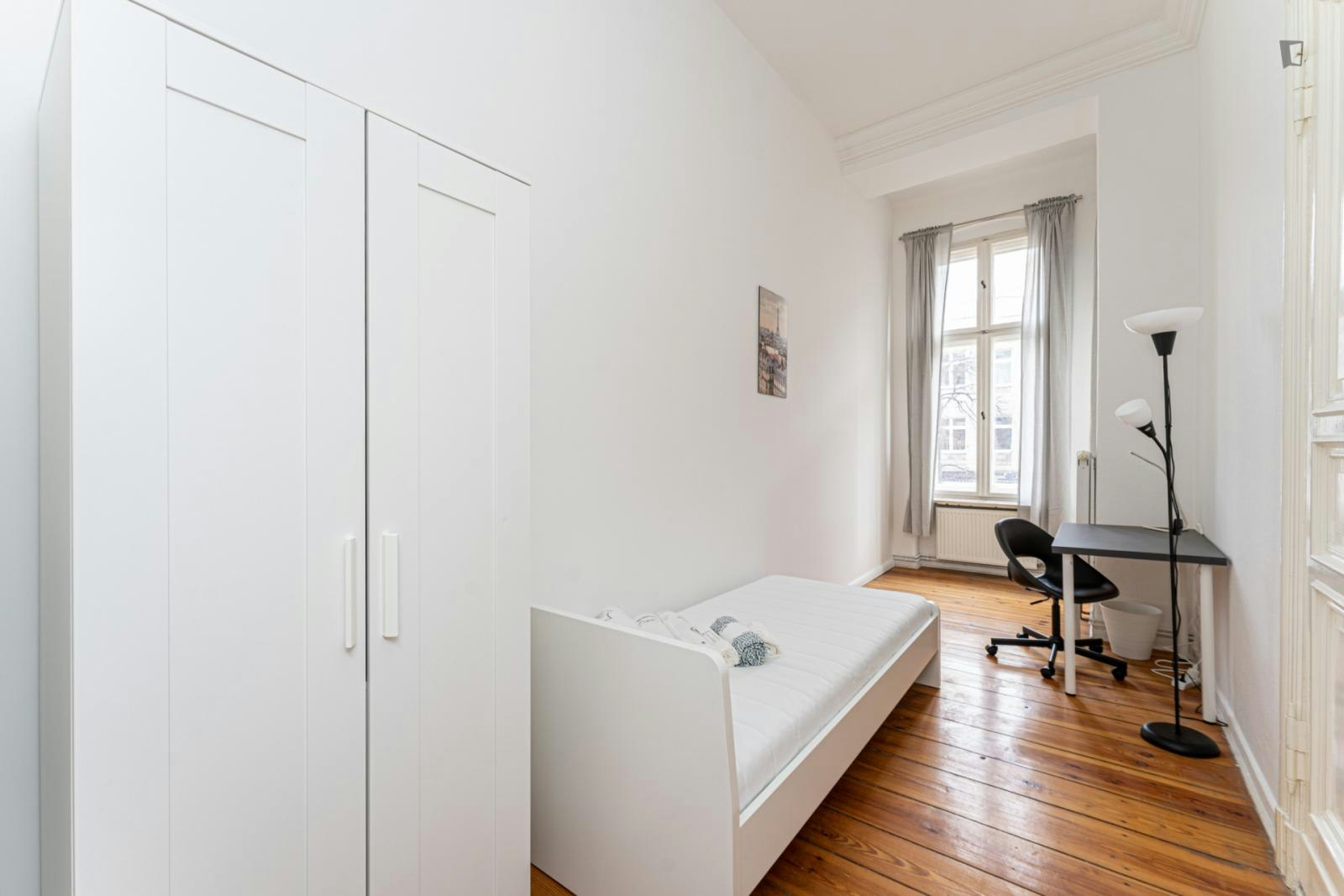 Neat single bedroom with balcony in Charlottenburg