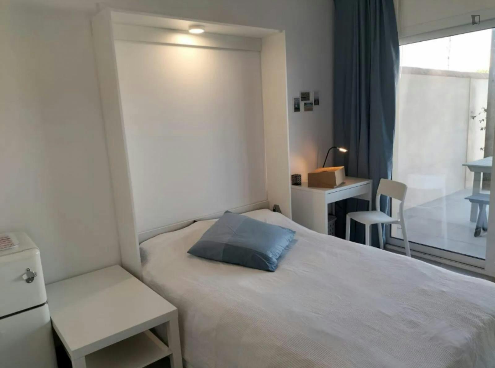 Comfy double ensuite bedroom in a 16-bedroom apartment not far from Bernard Magrez Cultural Institute