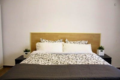 Double bedroom in 9-room apartment in Madrid's historical downtown area  - Gallery -  2