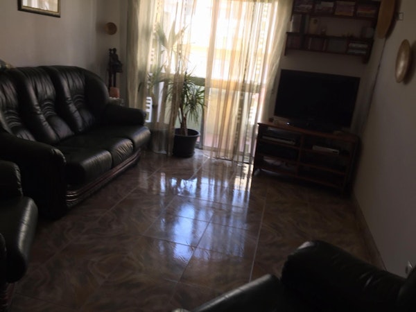 Lovely double bedroom not far from Parque da Paz