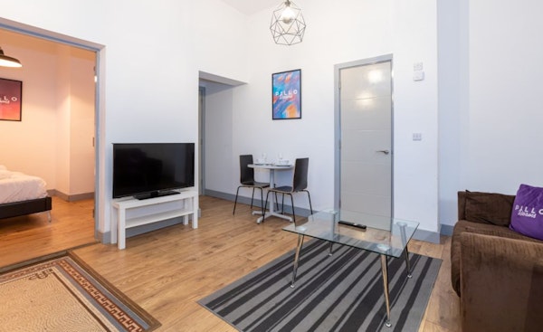 Unique 1 Bedroom Serviced Apartment With Private Entrance