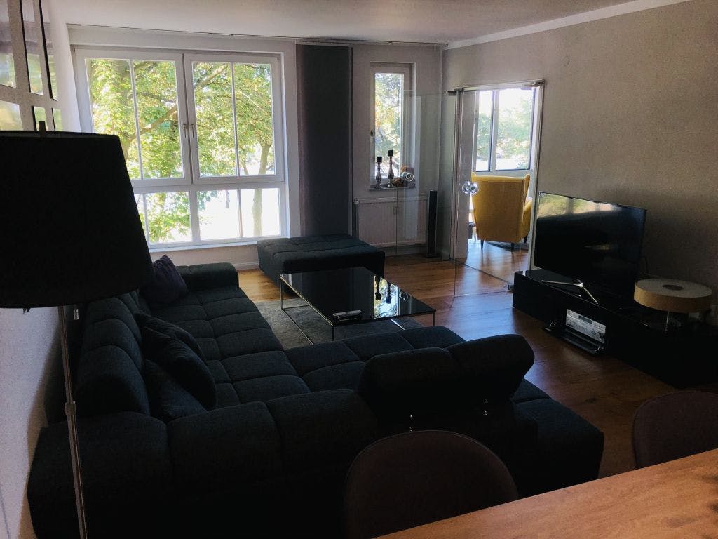 Modern apartment on the beautiful Osterdeich with Weser views!