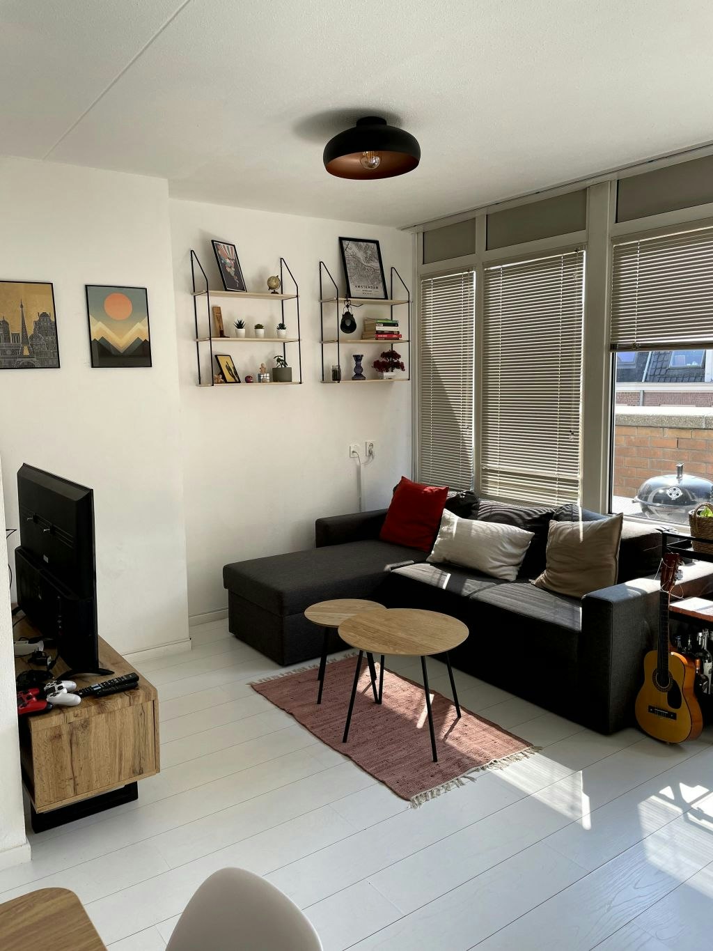 Sunny top-floor apartment in Oost  