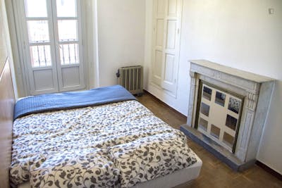 Double bedroom with balcony in 9-room apartment near the Plaza Mayor  - Gallery -  2