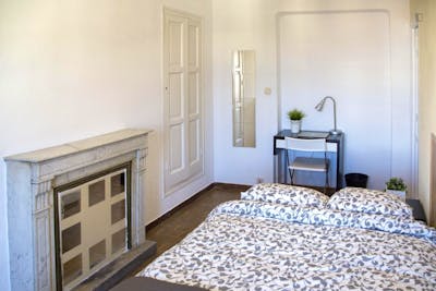 Double bedroom with balcony in 9-room apartment near the Plaza Mayor  - Gallery -  1