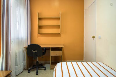 Double bedroom in a 6-bedroom apartment, in Alcalá de Henares  - Gallery -  2
