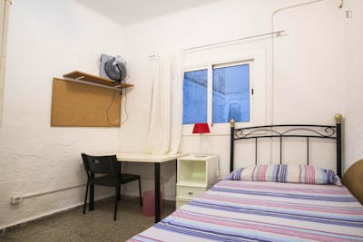 Single bedroom in a large 5-bedroom flat in L'Eixample  - Gallery -  3