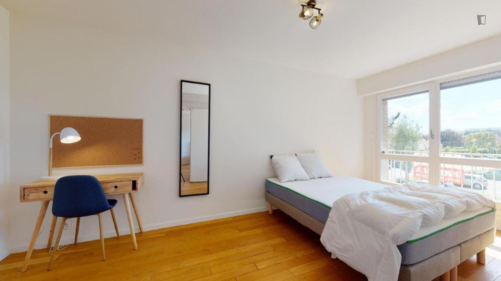 Neat double bedroom close to Collège Lavoisier