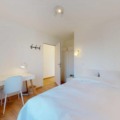 Cool double bedroom close to Hippodrome ParisLongchamp