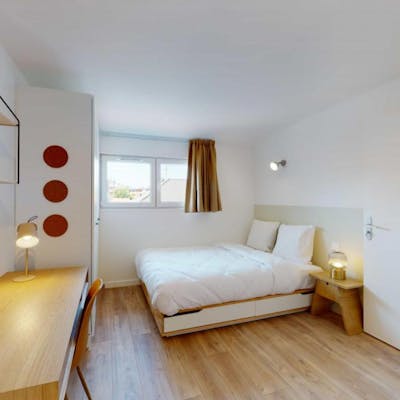 Great double ensuite bedroom next to the Galeries Lafayette Outlet Romainville