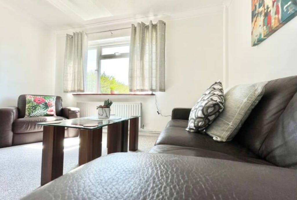 Delightful 3 bed-property in Folkestone